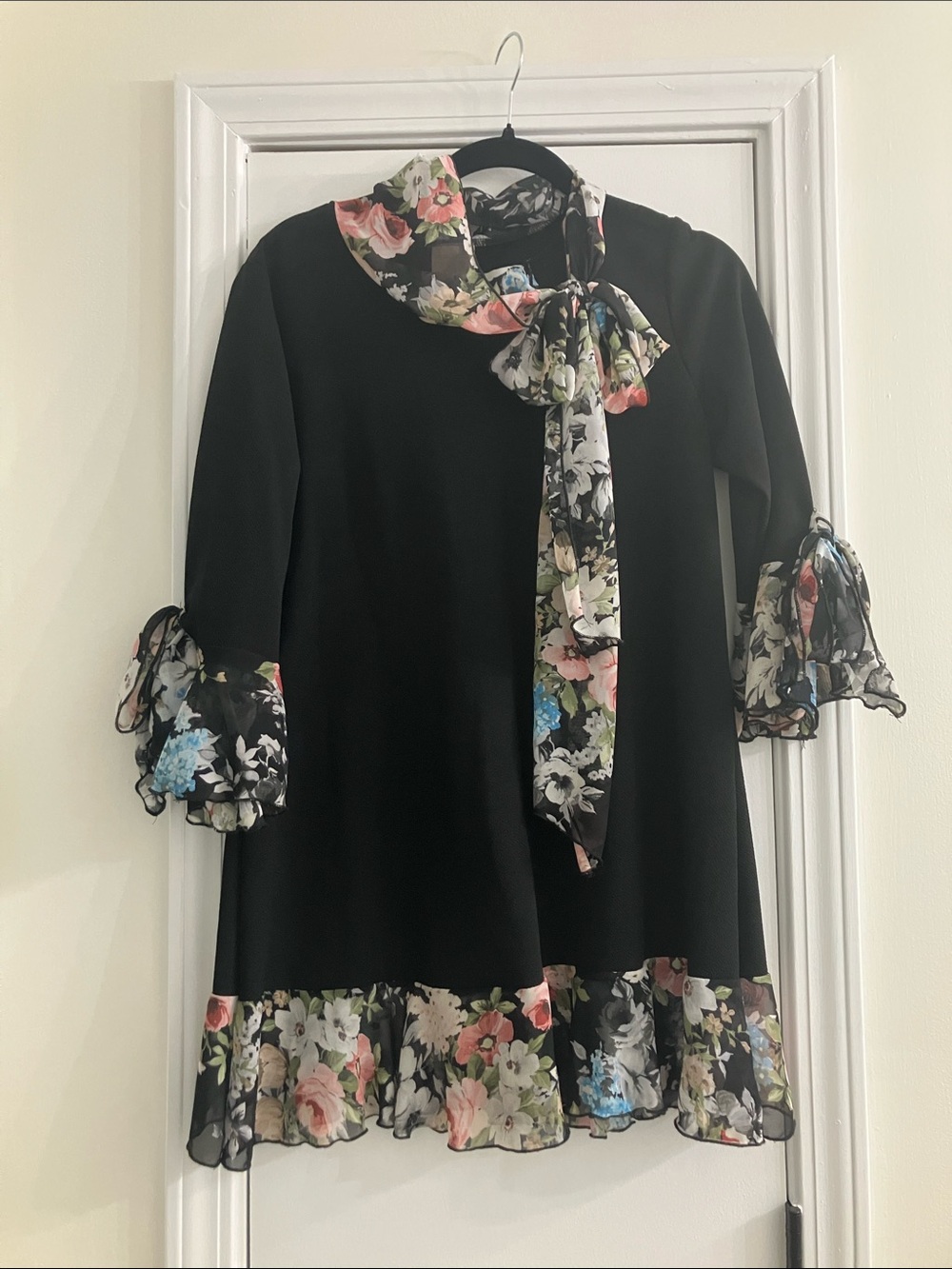 Women's Black Floral-Trim Tie-Neck Tunic Top